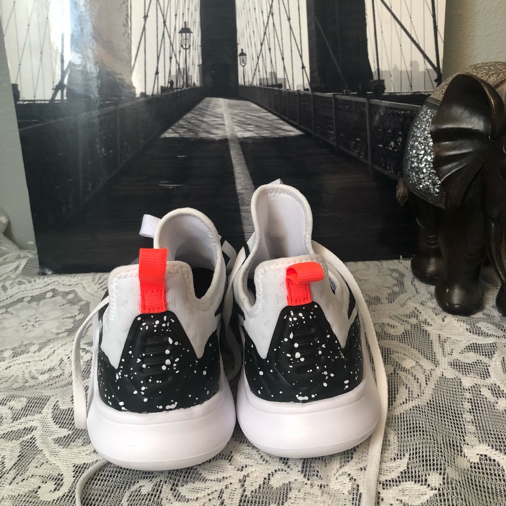 Nike - Picture 4 of 8